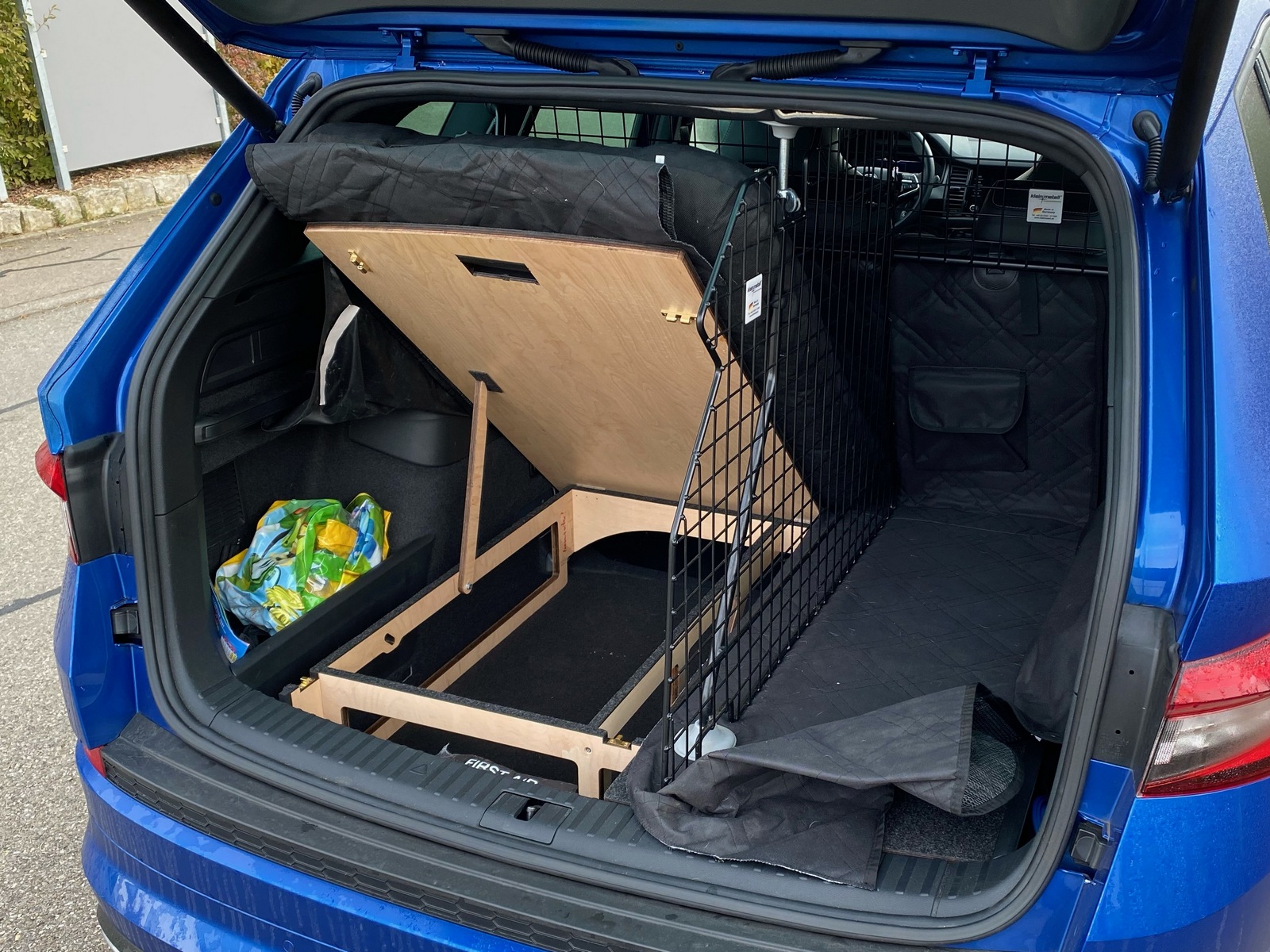 Skoda Kodiaq II Ladeboden - Hundebox Version